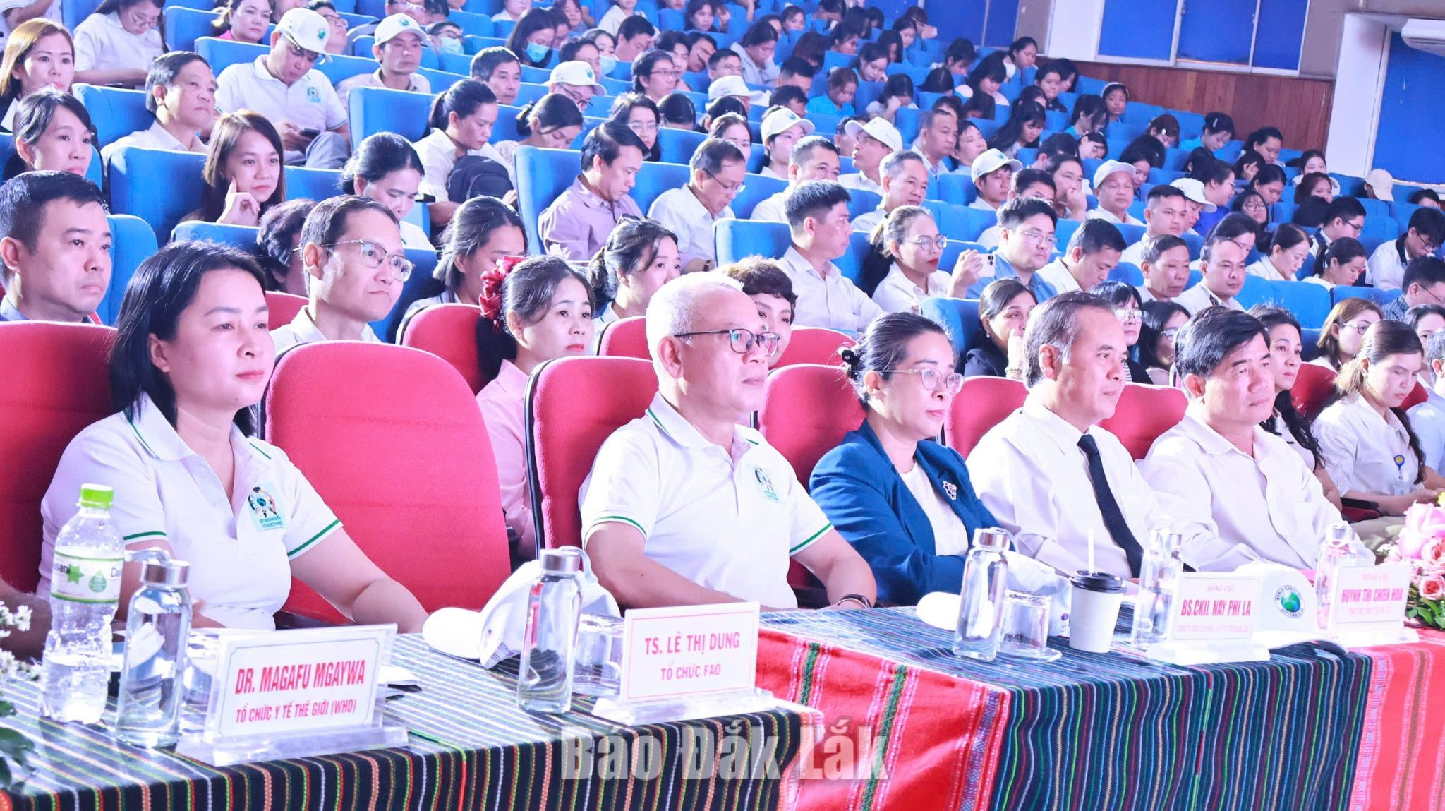 Chung tay phòng, chống bệnh dại, hướng tới mục tiêu không còn người tử vong năm 2030 1 Đại biểu tham dự tại buổi lễ.