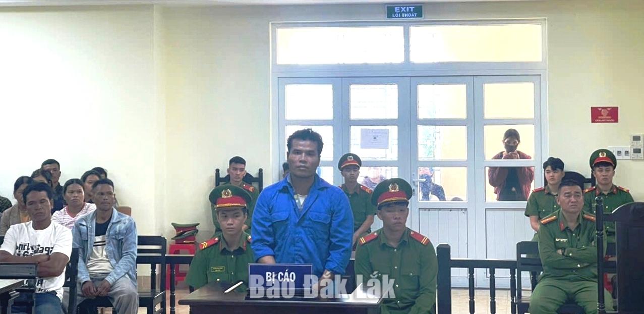 Bị cáo Y Liat Êñuôl tại phiên tòa sơ thẩm.