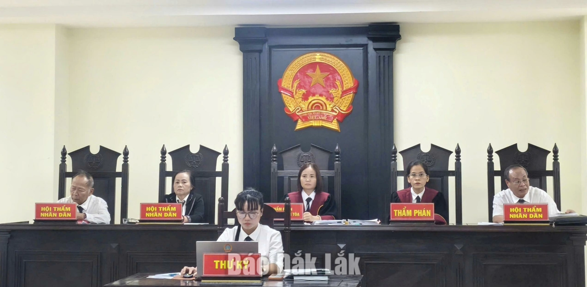 Hội đồng xét xử TAND tỉnh tại phiên tòa sơ thẩm. 