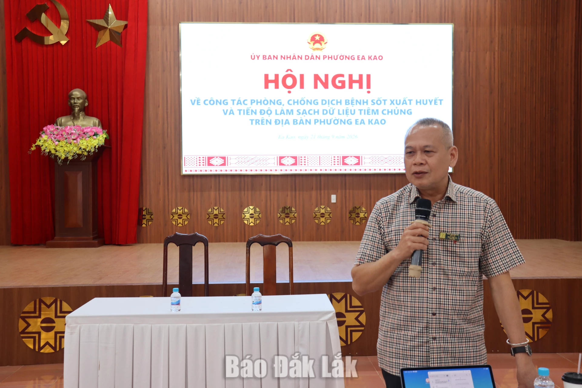 Sở Y tế làm việc với phường Ea Kao về công tác phòng, chống sốt xuất huyết 2 Giám đốc Sở Y tế Nay Phi La nhấn mạnh các nhiệm vụ trọng tâm trong công tác phòng, chống sốt xuất huyết và tiêm chủng trên địa bàn phường Ea Kao.