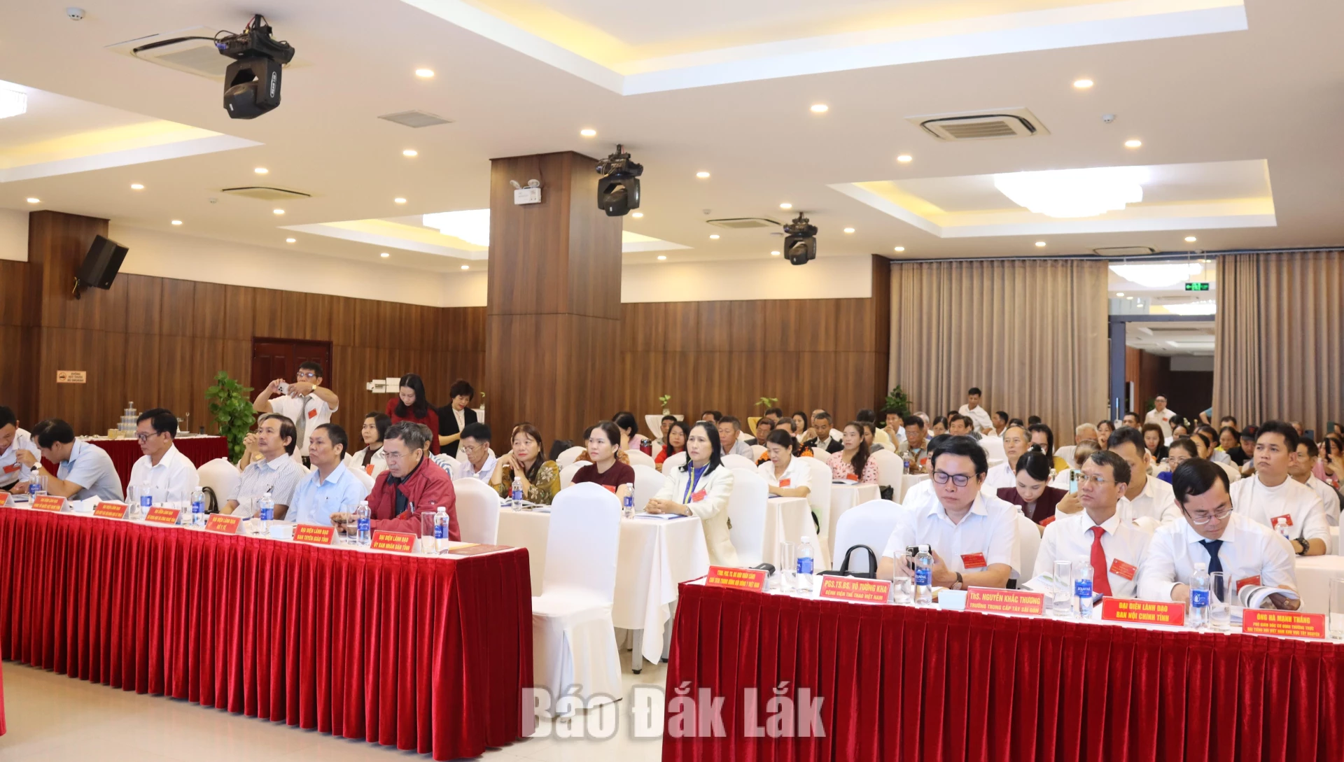 Hội thảo khoa học về kết hợp Đông - Tây y trong điều trị bệnh gan mật, tiêu hóa 1 Đại biểu tham dự tại hội nghị.