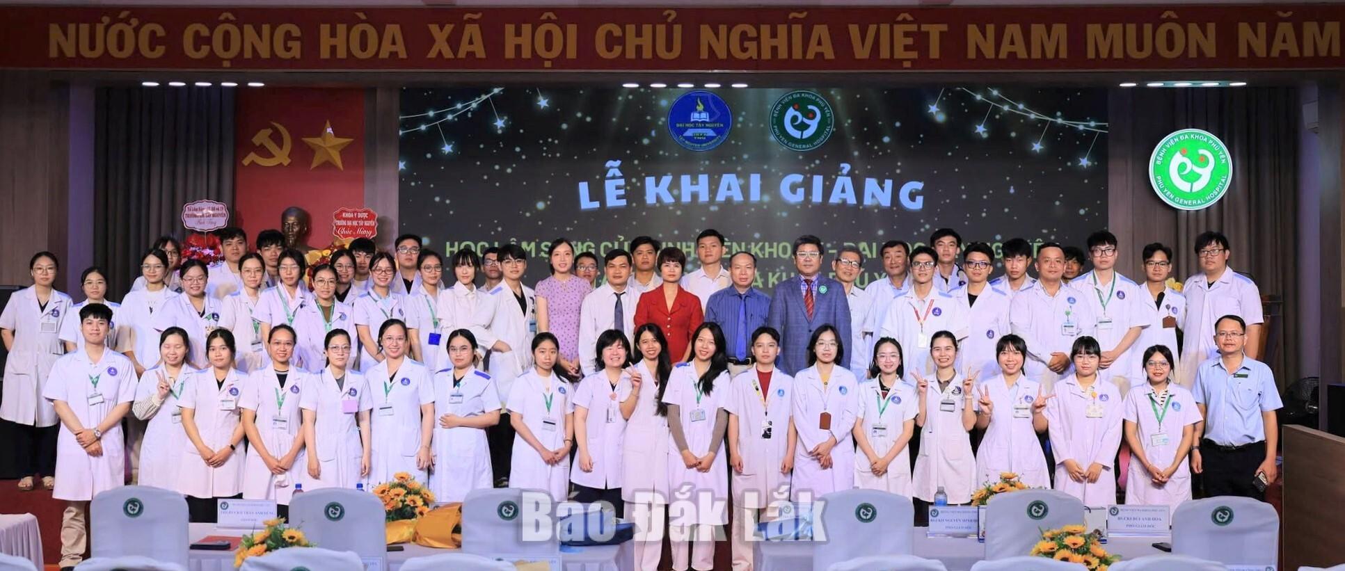 Sinh viên y khoa Đại học Tây Nguyên thực hành lâm sàng tại Bệnh viện Đa khoa Phú Yên 2 79 sinh viên Khoa Y Dược, Trường Đại học Tây Nguyên tham gia khóa thực hành lâm sàng năm học 2026 – 2027 tại Bệnh viện Đa khoa Phú Yên.