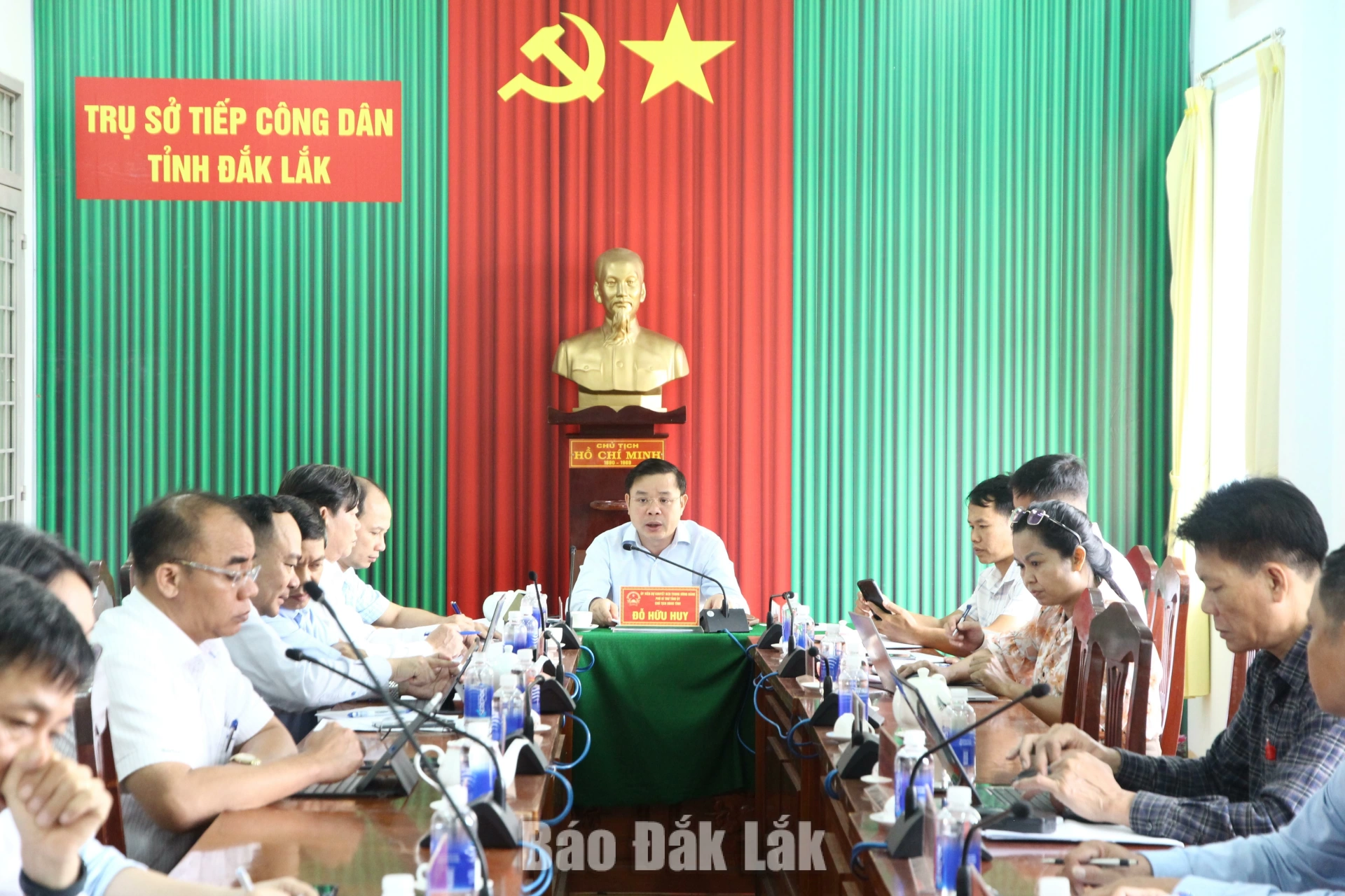 Ủy viên dự khuyết Trung ương Đảng, Phó Bí thư Tỉnh ủy, Chủ tịch UBND tỉnh Đỗ Hữu Huy chủ trì buổi tiếp công dân.