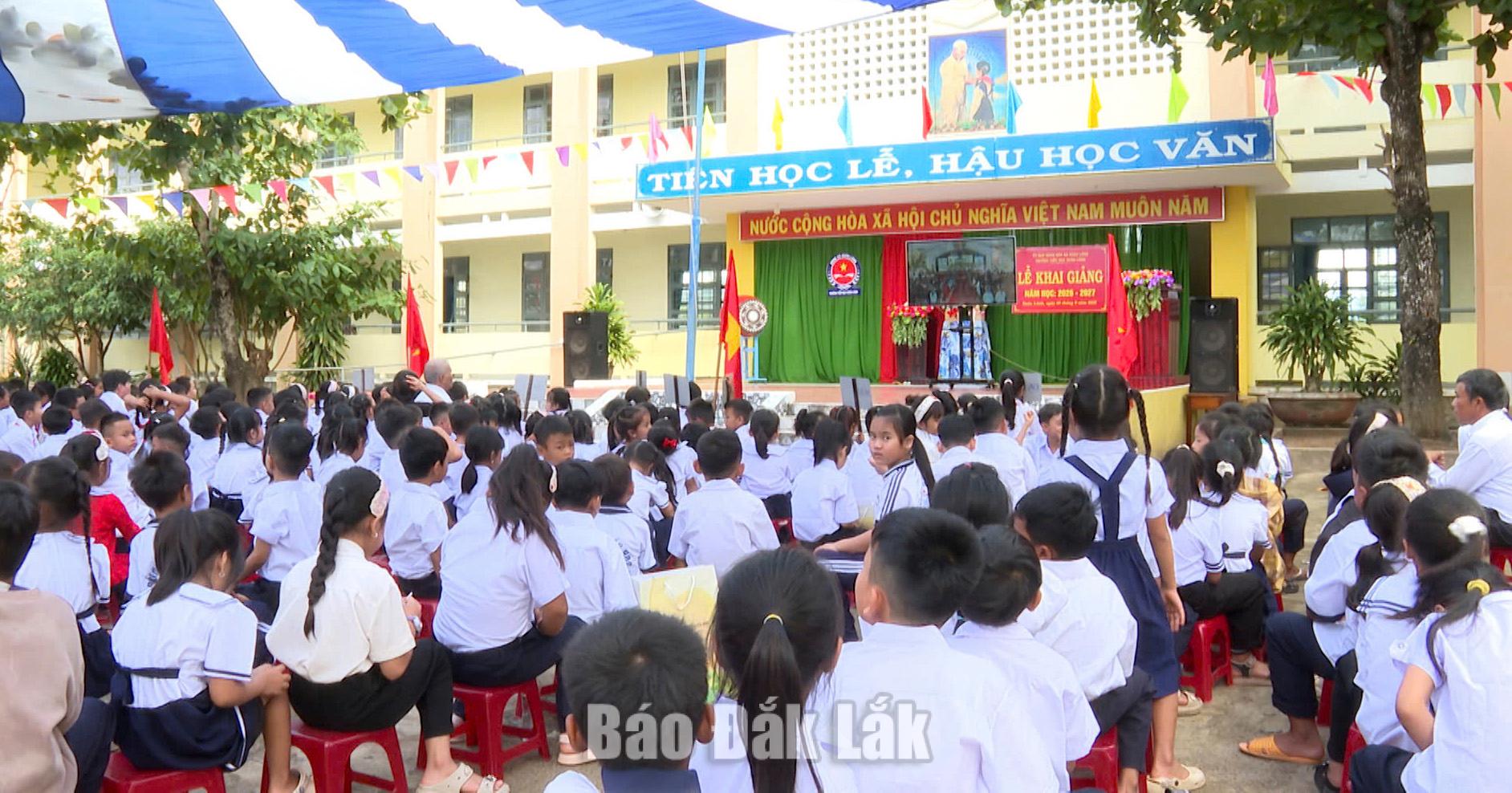 Thầy trò Trường Tiểu học Xuân Lãnh xem tường thuật trực tiếp Lễ khai giảng năm học 2026 - 2027.