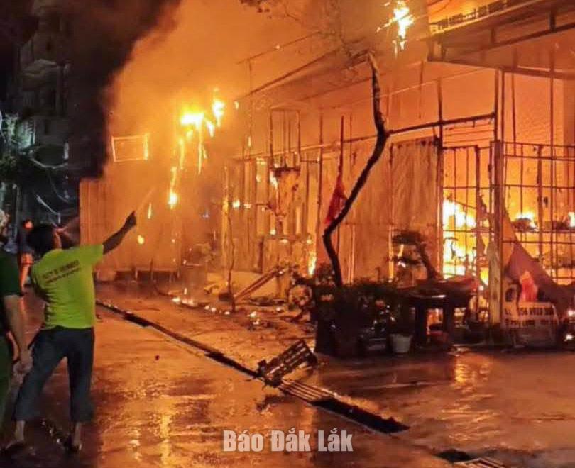 Vụ cháy tạo thôn Phú Long, xã Tuy An Nam, tỉnh Đắk Lắk gây thiệt hại tài sản khoảng 1 tỉ đồng.