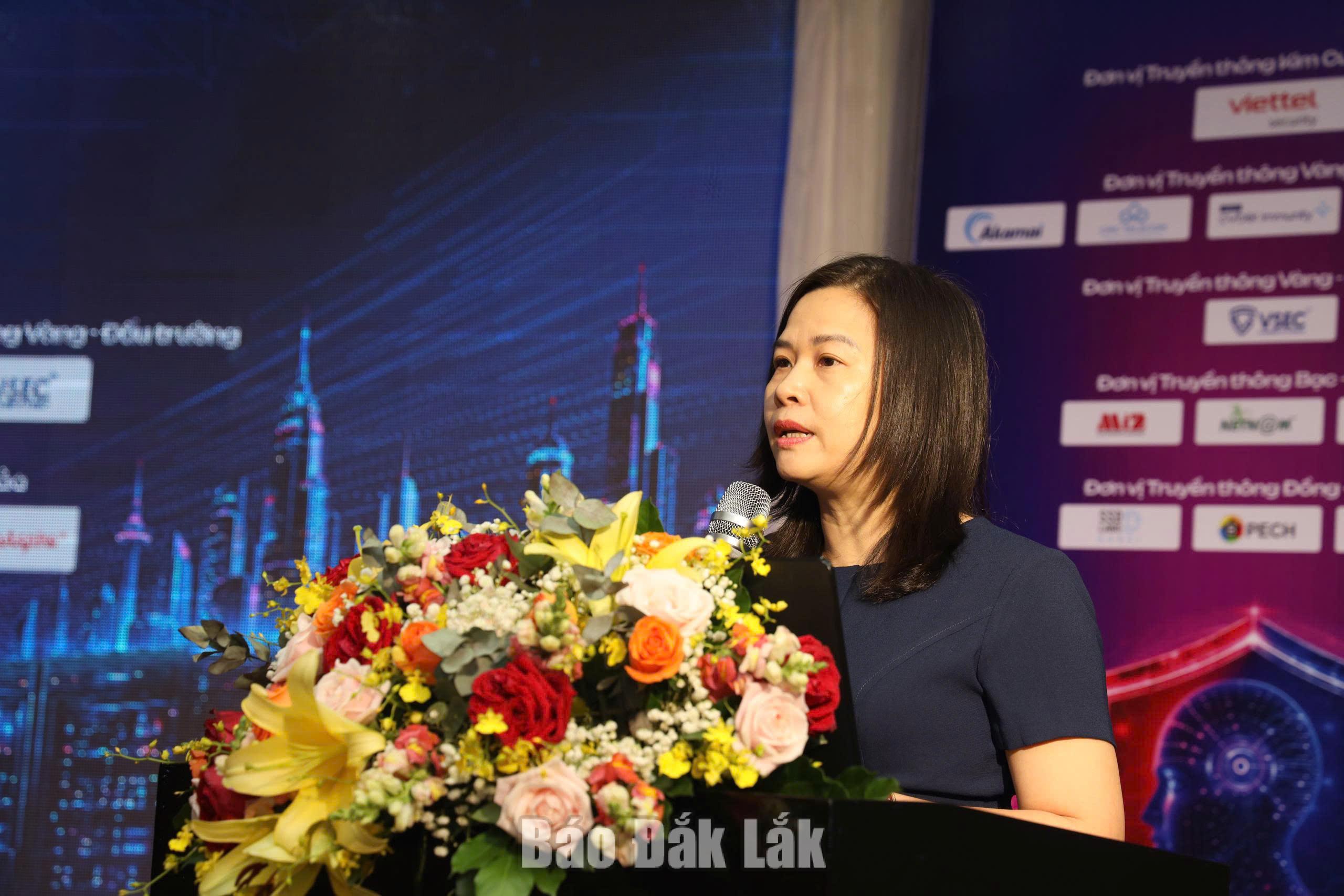 bà Lâm Vũ Mỹ Hạnh, Phó Giám đốc Sở Khoa học và Công nghệ tỉnh phát biểu tại sự kiện
