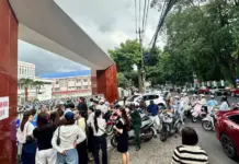 Bài học bên ngoài cổng trường Bài học bên ngoài cổng trường
