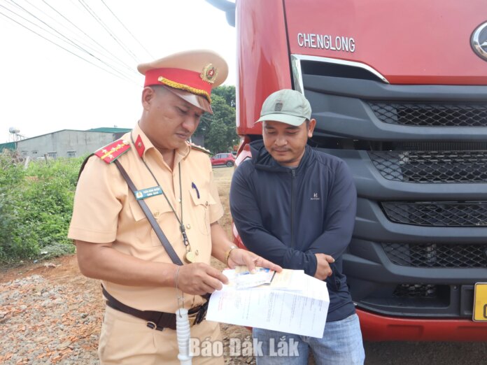 Hơn 114.000 trường hợp vi phạm giao thông trong 9 Hơn 114.000 trường hợp vi phạm giao thông trong 9 tháng