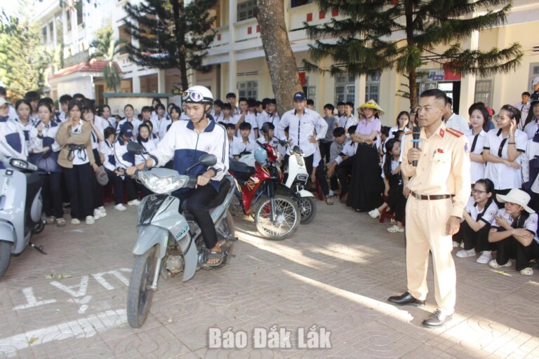 Lan tỏa văn hóa chấp hành pháp luật từ học đường