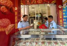Phạt hành chính 8 cơ sở vi phạm về an toàn thực phẩm Phạt hành chính 8 cơ sở vi phạm về an toàn thực phẩm
