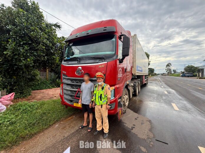 Phát hiện tài xế xe đầu kéo dương tính với Phát hiện tài xế xe đầu kéo dương tính với chất ma túy