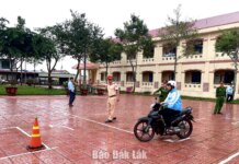 Tuyên truyền an toàn giao thông tại Trường THPT số 1 Tôn Đức Thắng Tuyên truyền an toàn giao thông tại Trường THPT số 1 Tôn Đức Thắng