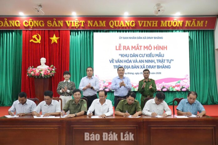 Xã Dray Bhăng ra mắt mô hình Khu dân cư Xã Dray Bhăng ra mắt mô hình Khu dân cư kiểu mẫu về văn hóa và an ninh, trật tự