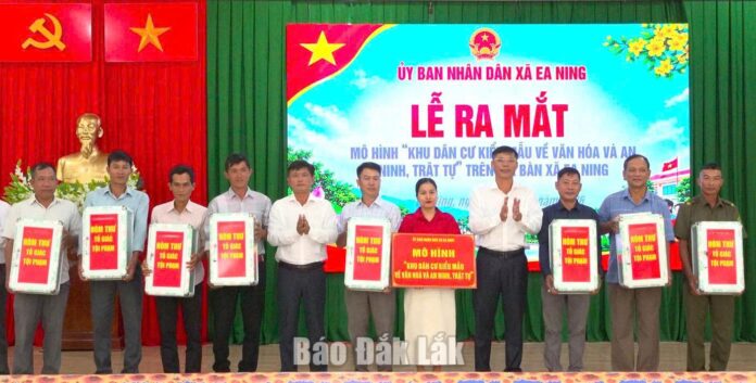 Xã Ea Ning ra mắt mô hình khu dân cư Xã Ea Ning ra mắt mô hình khu dân cư kiểu mẫu về văn hóa và an ninh, trật tự