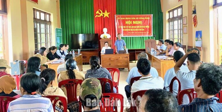Xã Sông Hinh đối thoại với nhân dân, tháo gỡ vướng mắc trong quản lý đất đai