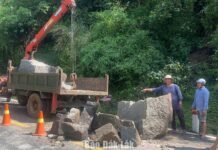 Xử lý tảng đá lớn lăn xuống Quốc lộ 27 Xử lý tảng đá lớn lăn xuống Quốc lộ 27
