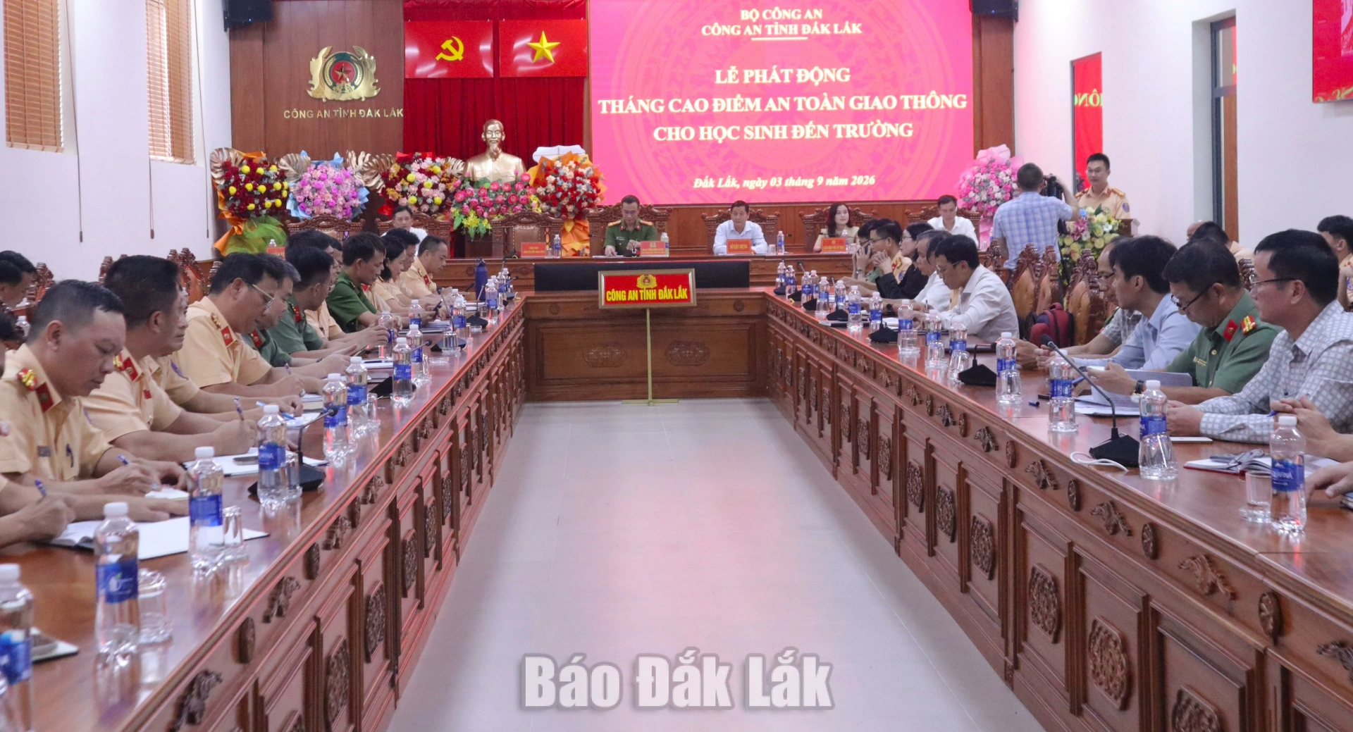 Các đại biểu dự buổi lễ phát động tại điểm cầu chính.