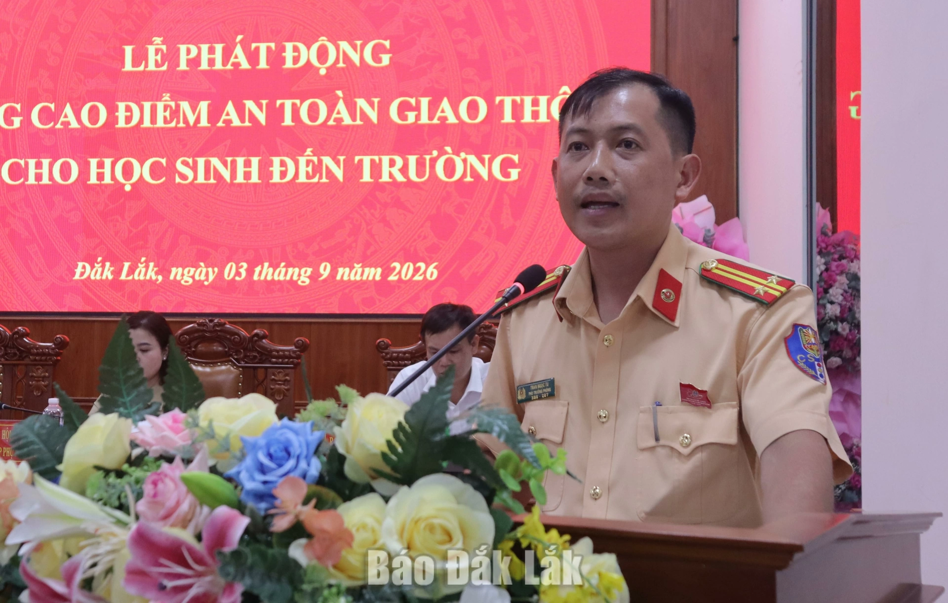 Trung tá Trần Ngọc Tú, Phó Trưởng Phòng CSGT, Công an tỉnh triển khai Kế hoạch của Công an tỉnh về Tháng cao điểm bảo đảm ATGT cho học sinh năm học 2026 - 2027.