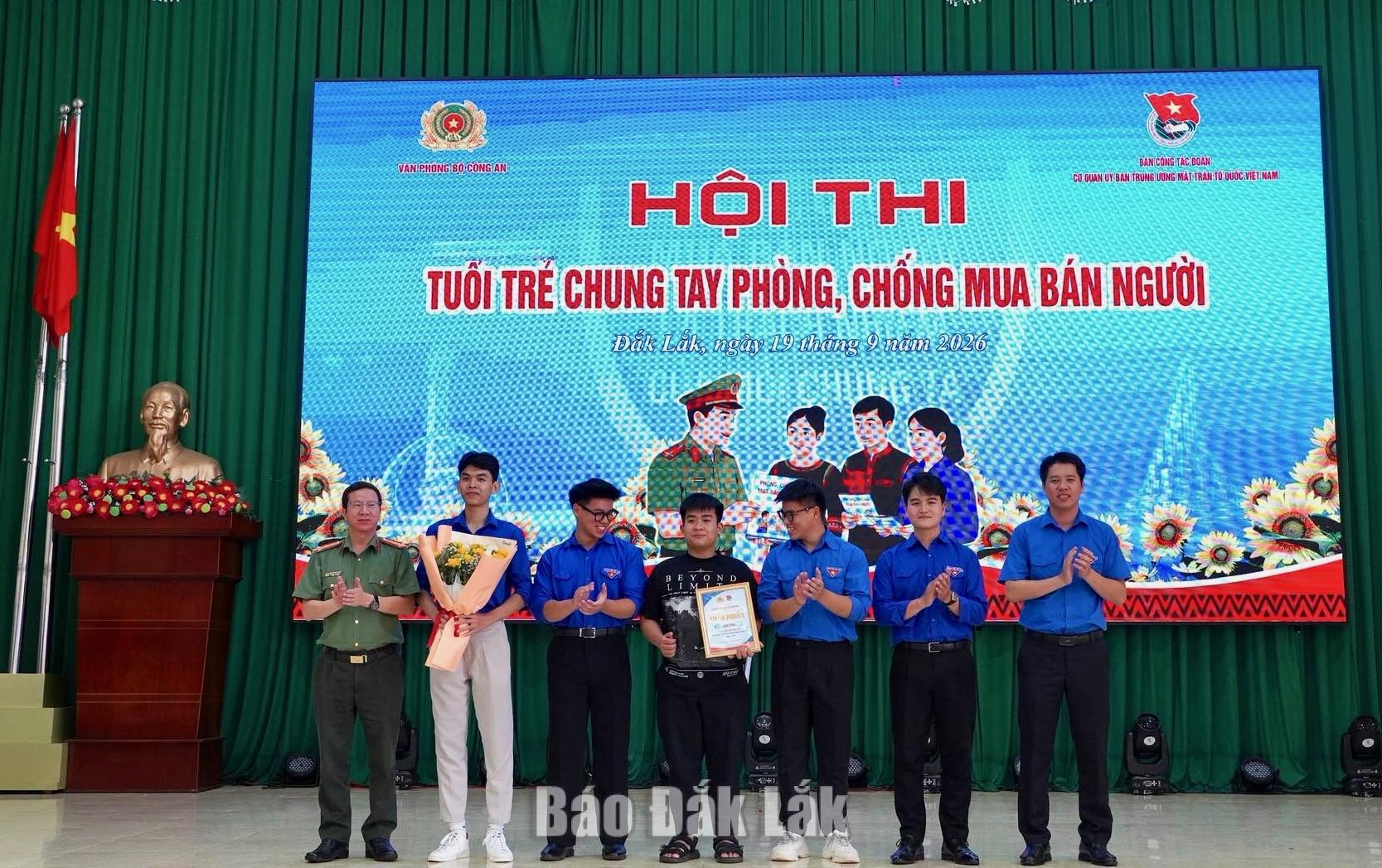 Sôi nổi Hội thi “Tuổi trẻ chung tay phòng, chống mua bán người” 4 Ban tổ chức trao giải Nhất
