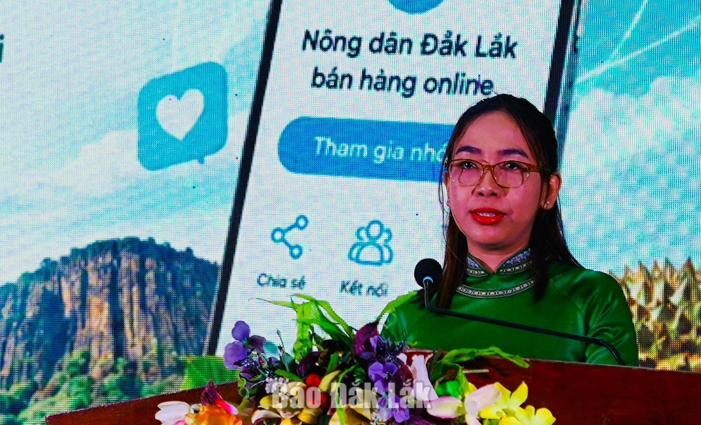 Khai mạc chuỗi hoạt động kết nối, quảng bá và tiêu thụ nông sản 1 Đồng chí H’Giang Niê, Tỉnh ủy viên, Chủ tịch Hội Nông dân tỉnh phát biểu tại hội nghị.