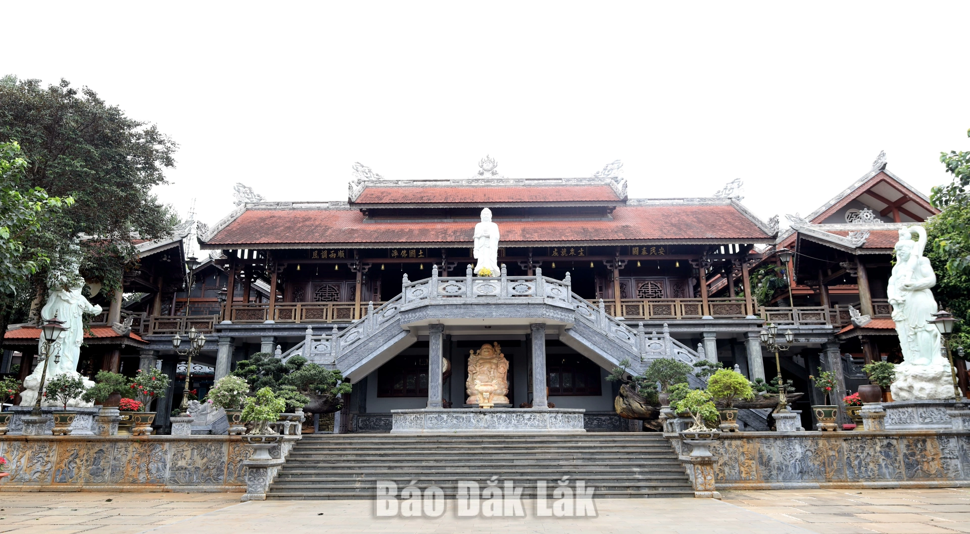 Ngôi Chánh điện của Chùa Sắc tứ Khải Đoan mang nét kiến trúc độc đáo. Ảnh: Nguyễn Xuân