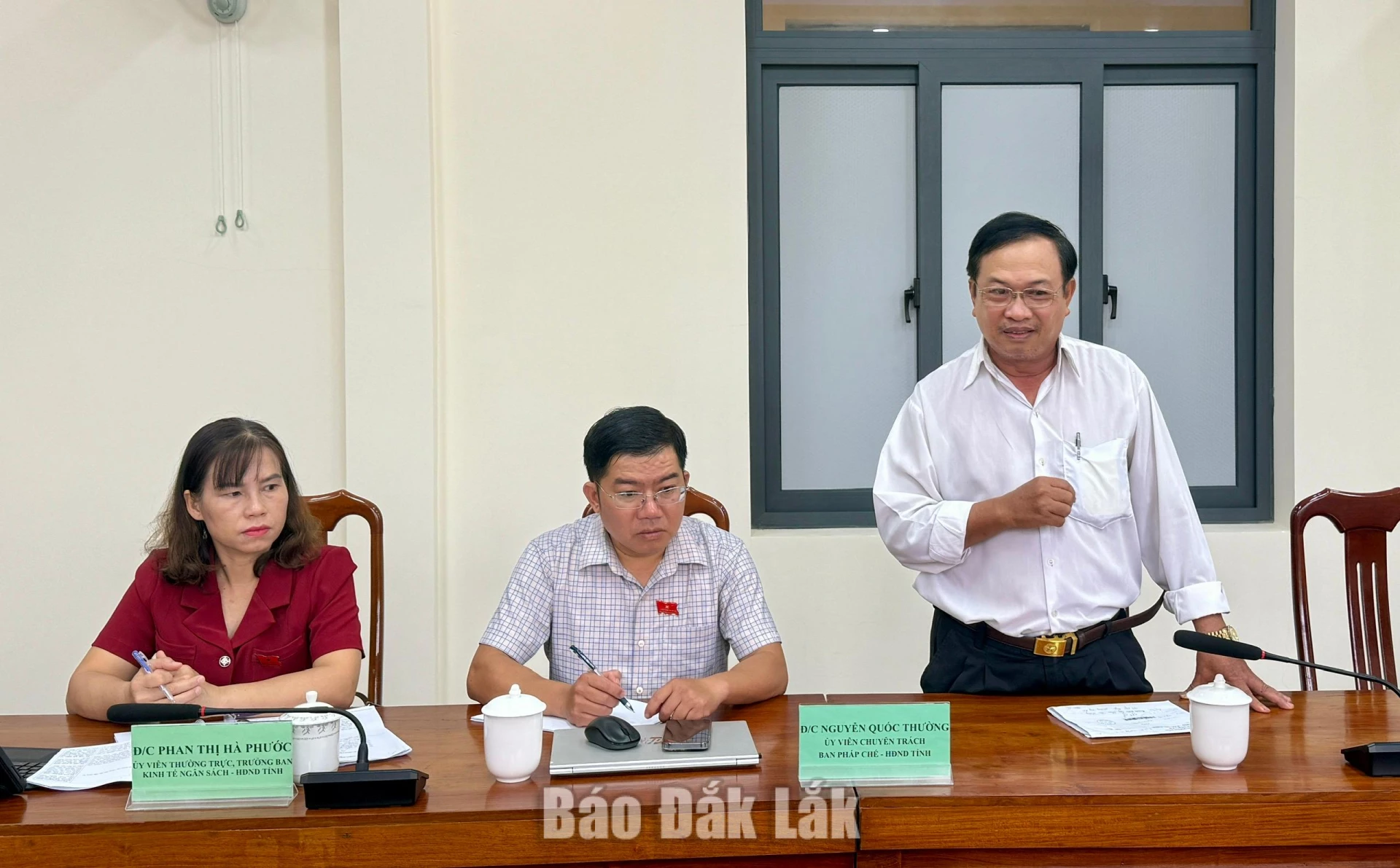 Thường trực HĐND tỉnh tiếp công dân định kỳ tháng 9 2 Công dân nêu ý kiến tại buổi tiếp.