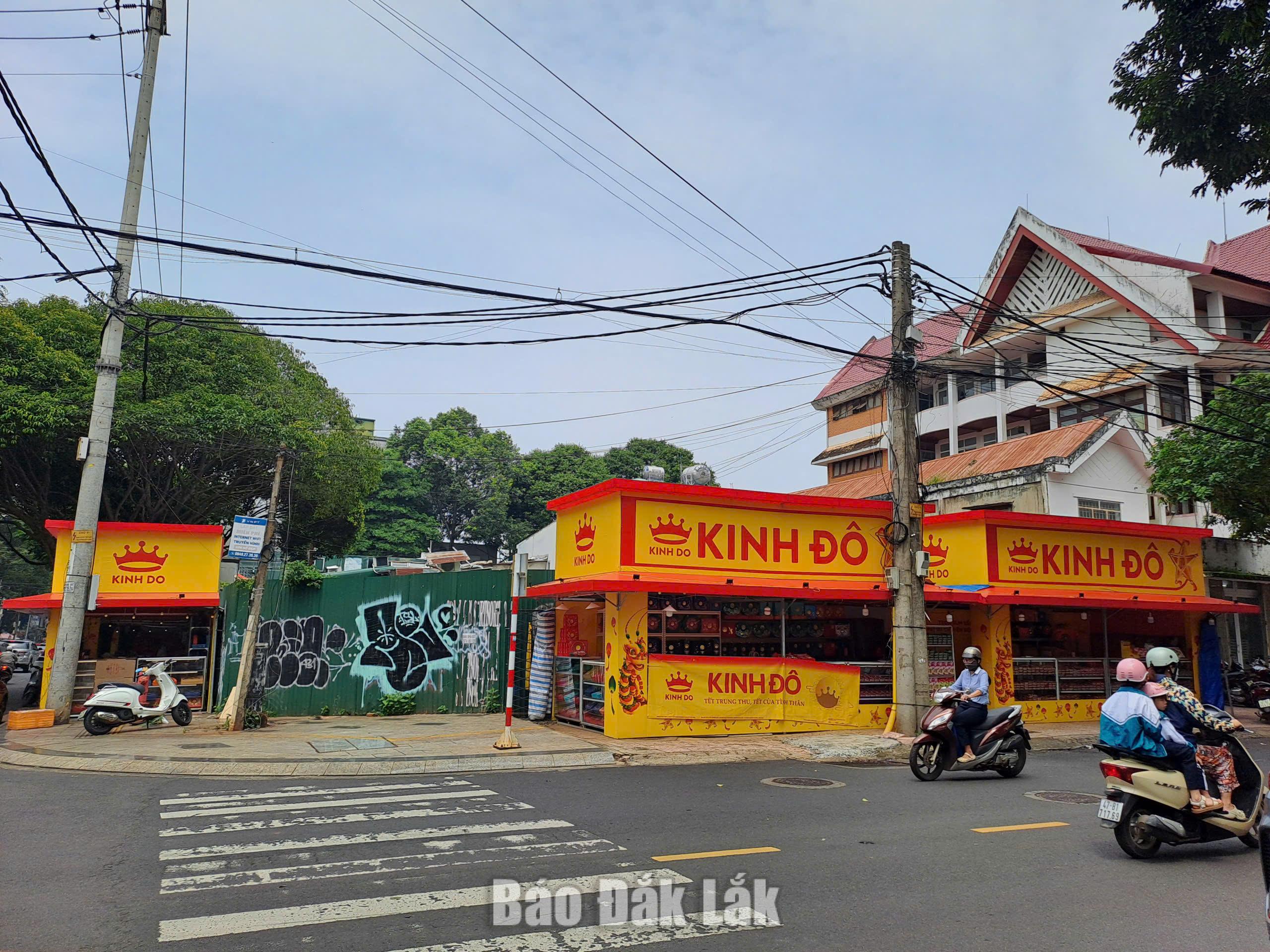 Đấu giá khu đất “vàng” tại phường Buôn Ma Thuột 1 Khu đất đầu giá là trụ sở Viện Vệ sinh dịch tễ Tây Nguyên trước đây - một trong những vị trí đắc địa nhất phường Buôn Ma Ma Thuột.