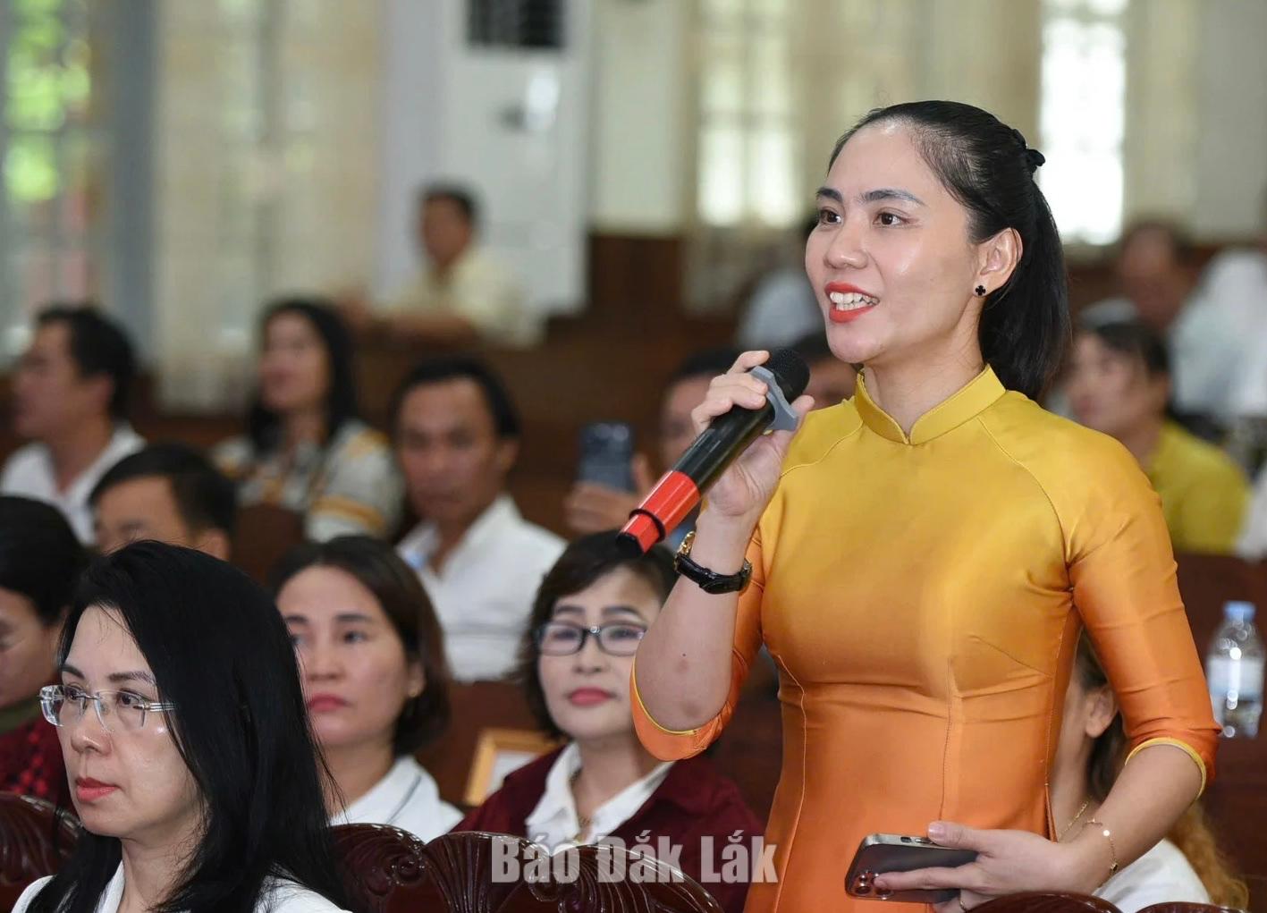 Đồng hành cùng nông dân vươn ra thị trường số 3 Hội Nông dân các xã, phường giao lưu trực tuyến, các câu hỏi của hội viên nông dân tập trung vào cách xây dựng thương hiệu khi chưa có tên tuổi, tạo niềm tin với người tiêu dùng và duy trì khách hàng sau mùa thu hoạch.