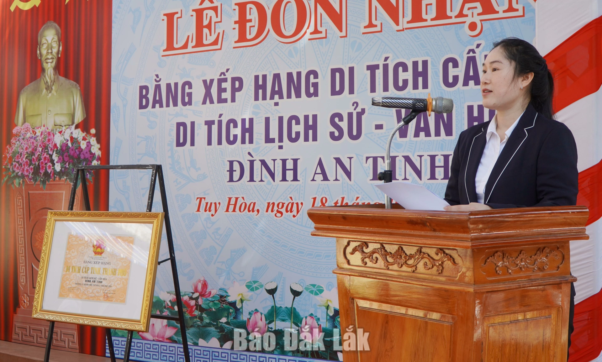 Bà Huỳnh Thị Kiều Diễm, Phó Chủ tịch UBND phường Tuy Hòa thông tin về giá trị lịch sử, văn hóa và hướng quản lý, khai thác các giá trị này của Đình An Tịnh