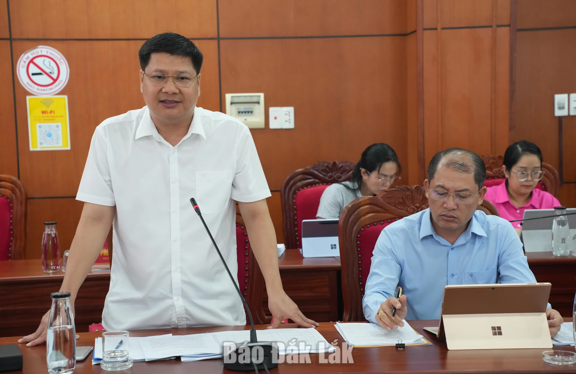 Xử lý dứt điểm dự án tồn đọng, không để lãng phí nguồn lực 3 Giám đốc Sở Tài chính Cao Đình Huy phát biểu tại cuộc họp.