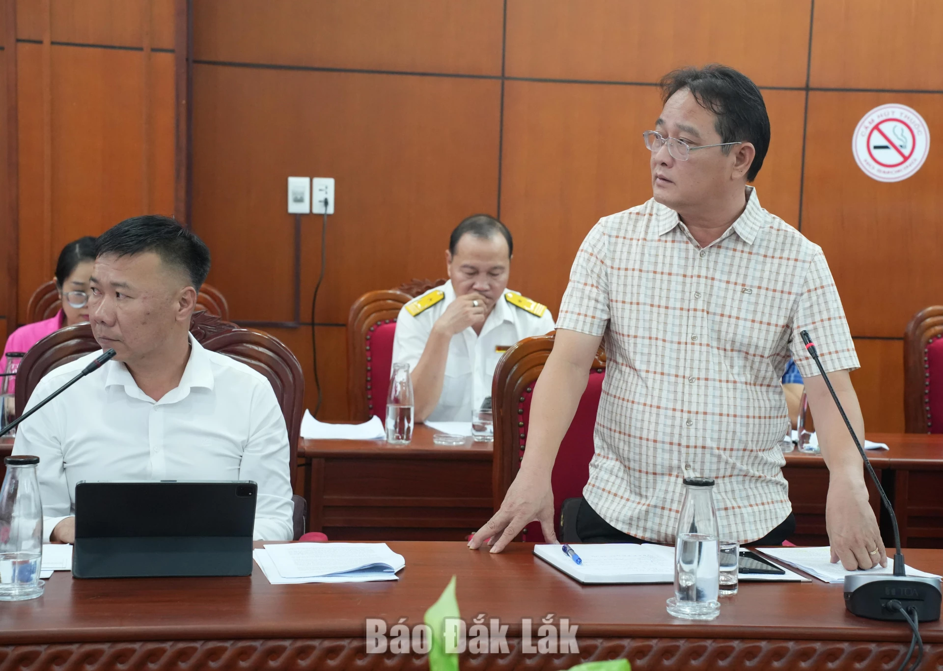 Xử lý dứt điểm dự án tồn đọng, không để lãng phí nguồn lực 5 Giám đốc Ban Quản lý dự án đầu tư xây dựng công trình dân dụng và công nghiệp tỉnh Đắk Lắk Nguyễn Quốc Đồng phát biểu tại cuộc họp.