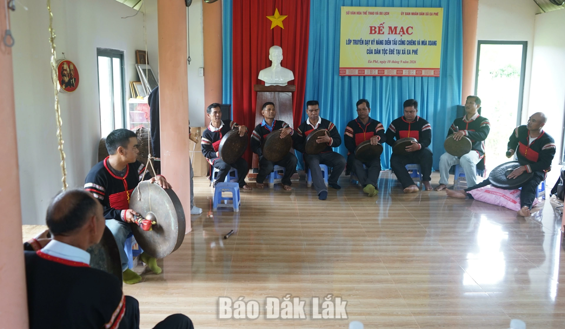 Học viên biểu biễn báo cáo kết quả học tập