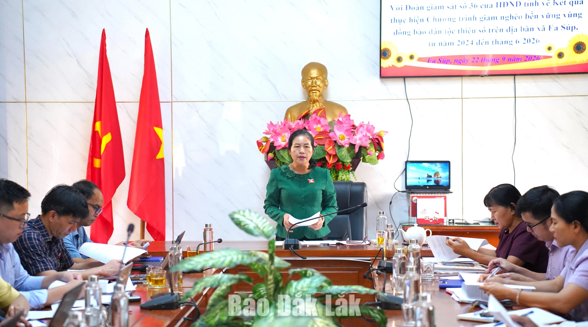 Đoàn giám sát số 36 làm việc tại xã Ea Súp về công tác giảm nghèo vùng đồng bào dân tộc thiểu số 4 Trưởng Ban Dân tộc HĐND tỉnh, Trưởng Đoàn giám sát Đỗ Thị Như Tình phát biểu tại buổi làm việc.