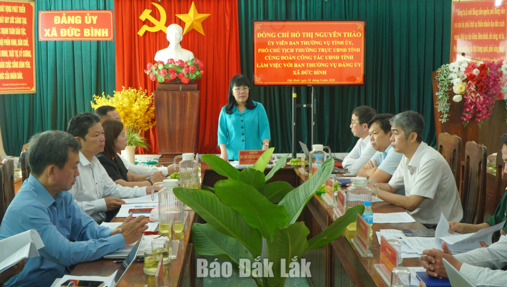 Đồng chí Hồ Thị Nguyên Thảo, Ủy viên Ban Thường vụ Tỉnh ủy, Phó Chủ tịch Thường trực UBND tỉnh làm việc tại xã Đức Bình.