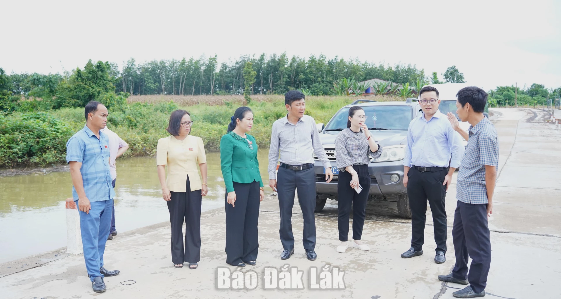 Đoàn giám sát số 36 làm việc tại xã Ea Súp về công tác giảm nghèo vùng đồng bào dân tộc thiểu số 1 Đoàn giám sát kiểm tra thực tế công trình giao thông trên địa bàn xã.