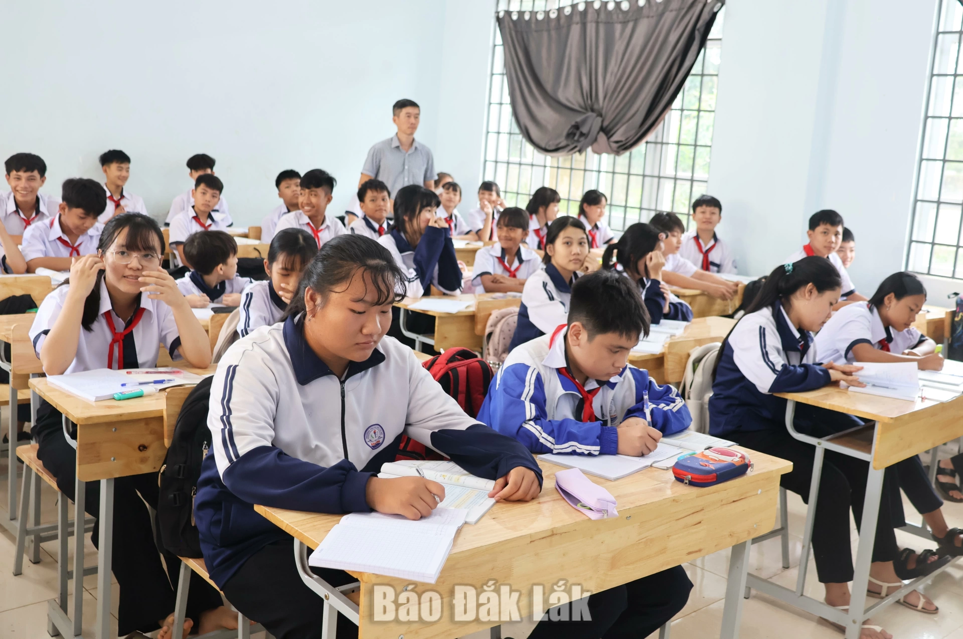 Tiết học chính khóa của học sinh Trường THCS Hùng Vương phân hiệu buôn Ea Bông (phường Buôn Ma Thuột). 