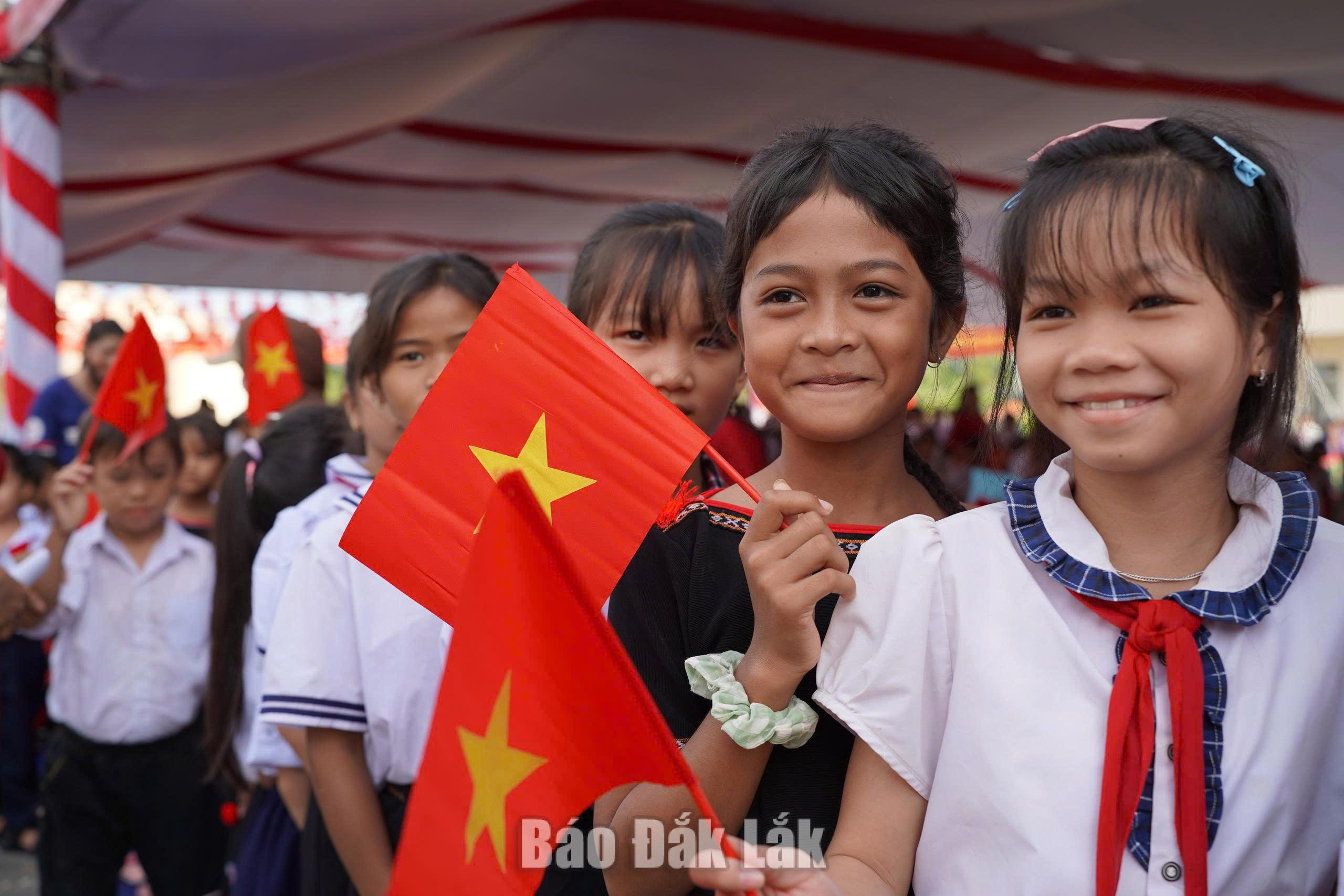 Lễ khai giảng và Lễ khánh thành Trường Phổ thông nội trú Tiểu học và THCS Ea Rốk