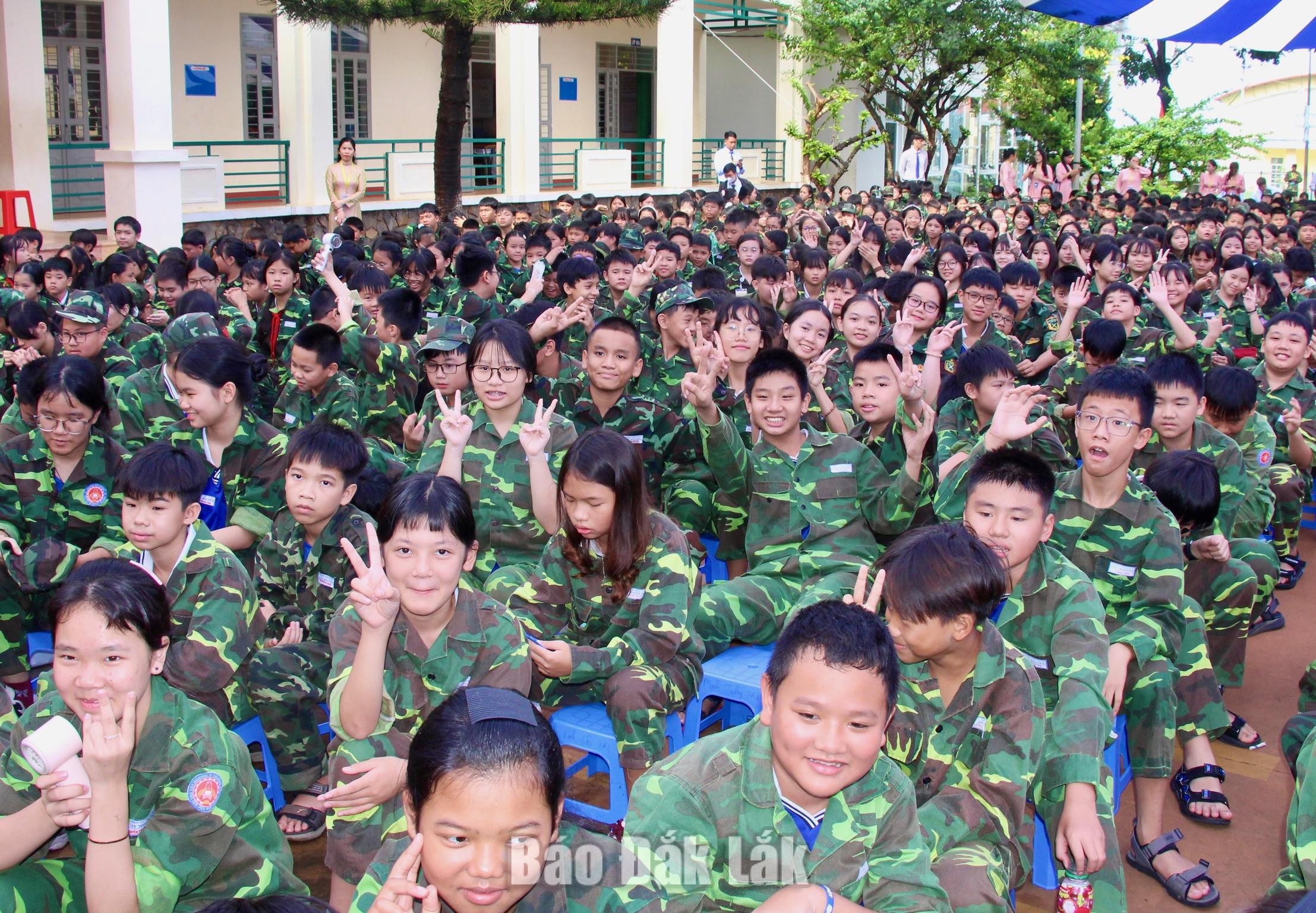 Những gương mặt hân hoan, rạng rỡ của học sinh trong ngày khai giảng năm học 2026 – 2027.