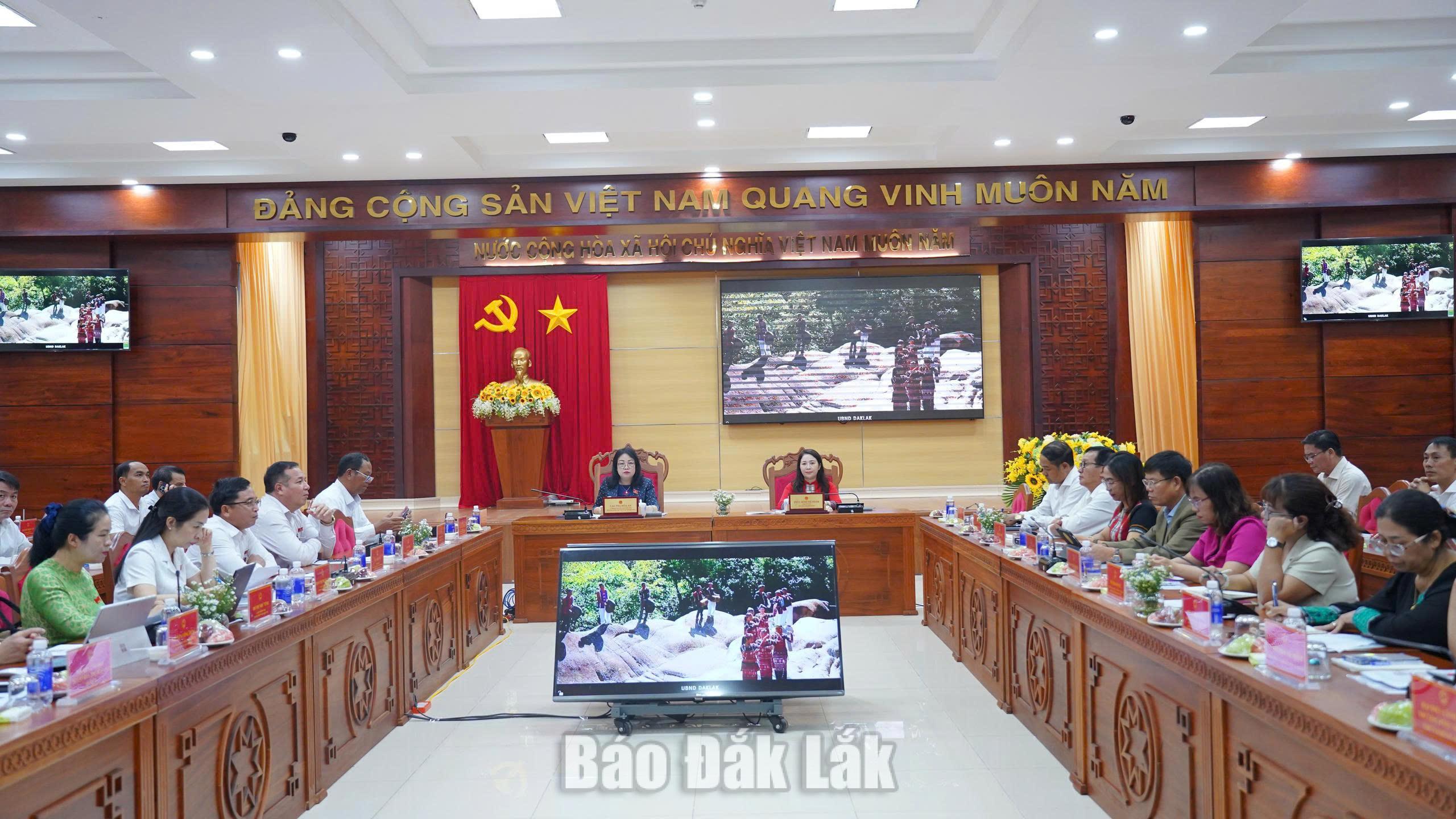 Chuyển từ bảo tồn thụ động sang khai thác chủ động trong phát triển du lịch cộng đồng 1 Đại biểu tham dự hội nghị tại điểm cầu chính.