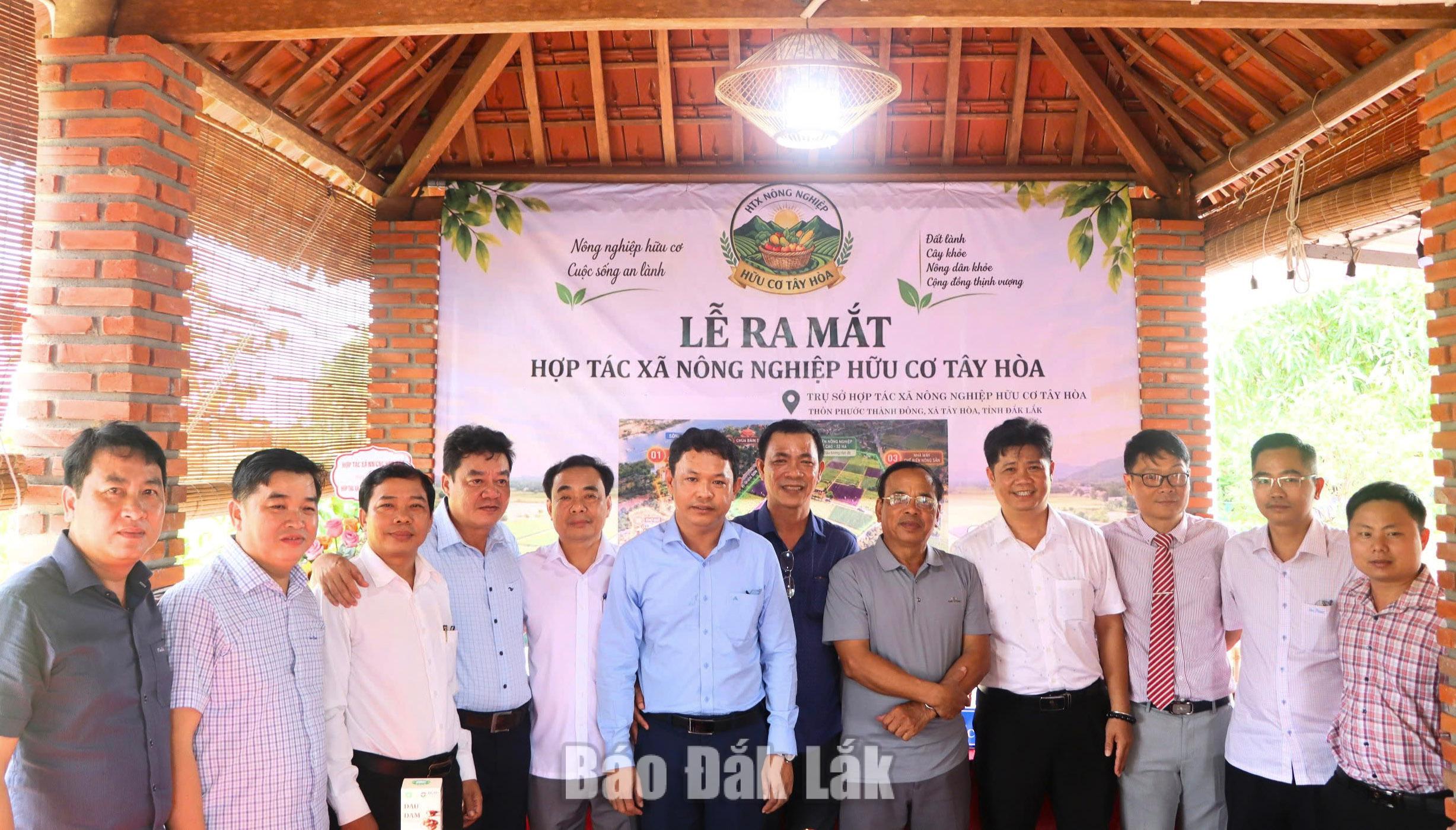 Ra mắt Hợp tác xã Nông nghiệp hữu cơ Tây Hòa 1 HTX Nông nghiệp hữu cơ Tây Hoà nhận được sự quan tâm của lãnh đạo xã Tây Hòa.