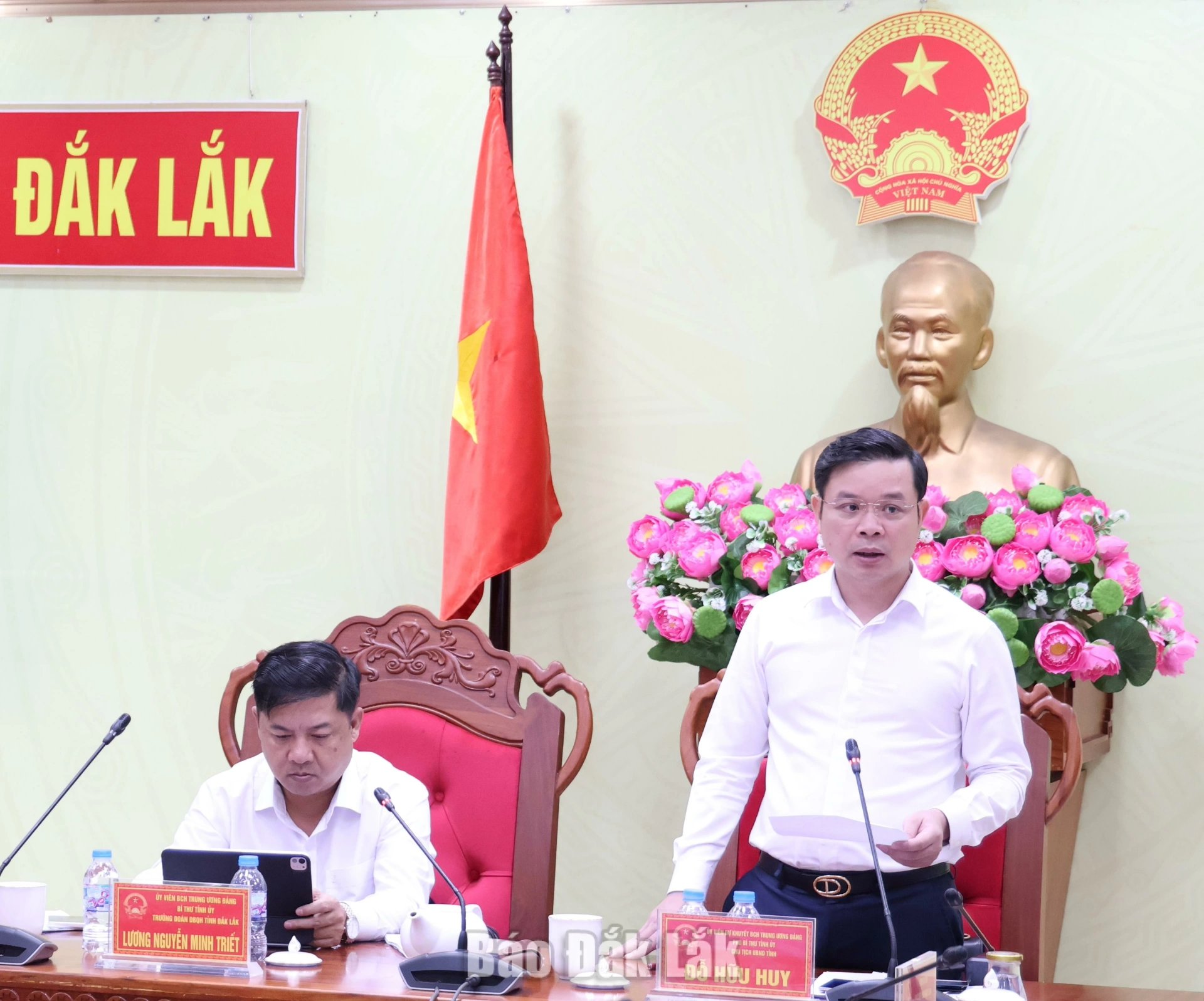 Xây dựng kịch bản giải ngân vốn cho từng dự án đầu tư công 4 Chủ tịch UBND tỉnh Đắk Lắk Đỗ Hữu Huy đề nghị các chủ đầu tư quyết liệt trong giải ngân vốn đầu tư công.