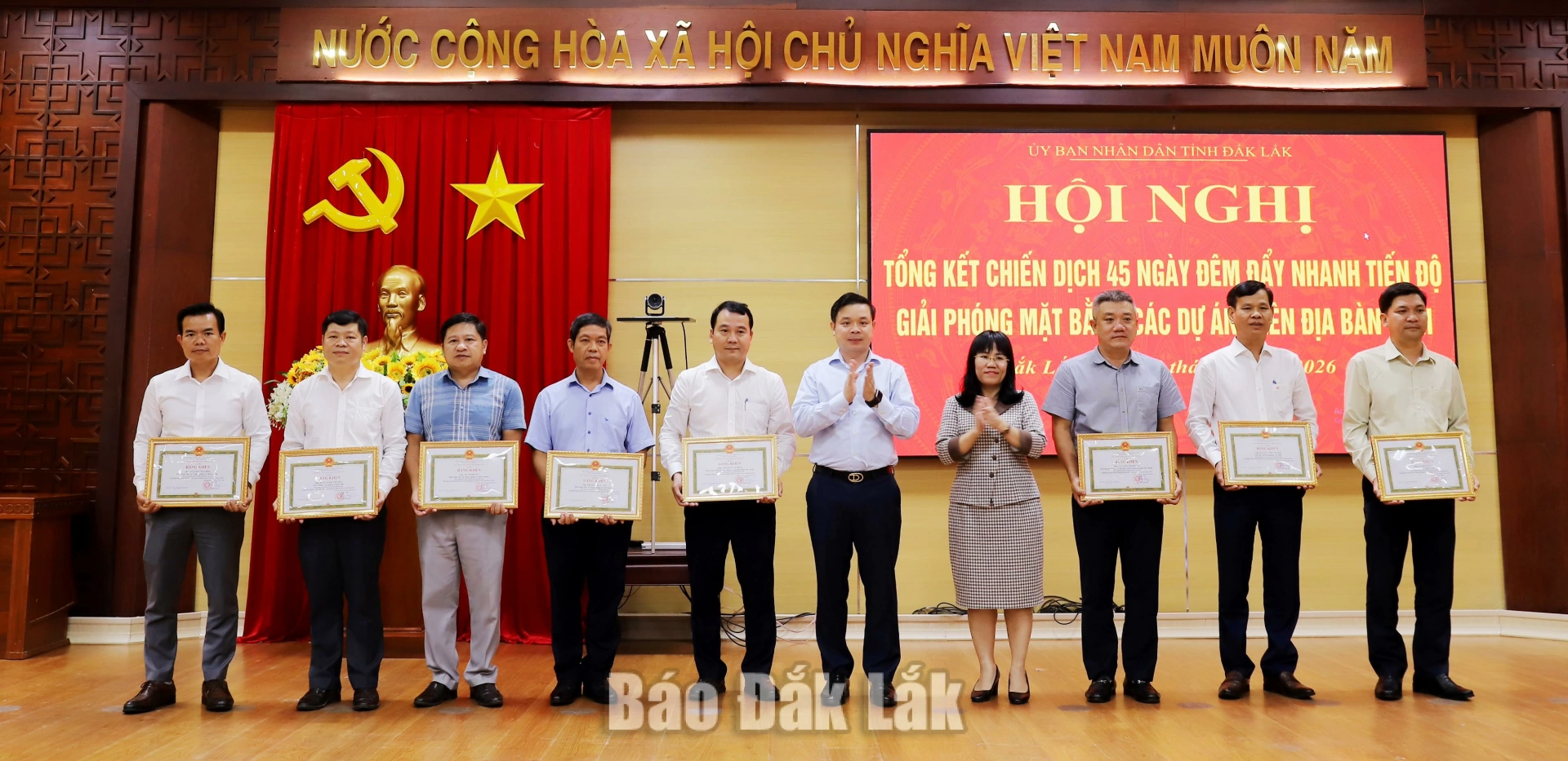 Chủ tịch UBND tỉnh Đỗ Hữu Huy, Phó Chủ tịch Thường trực UBND tỉnh Hồ Thị Nguyên Thảo