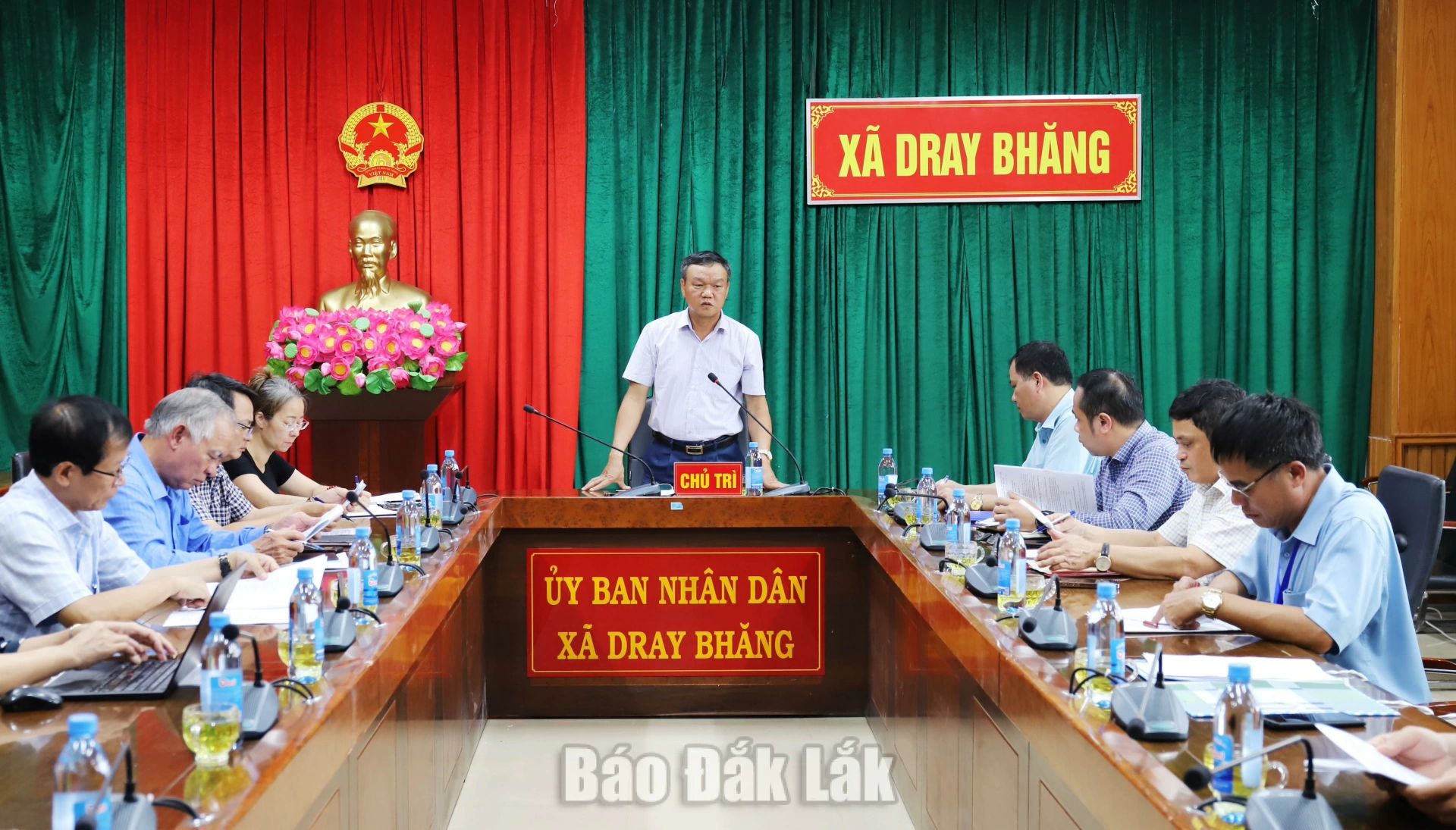 Phó Chủ tịch UBND tỉnh FĐào Mỹ phát biểu tại buổi làm việc với xã Dray Bhăng.