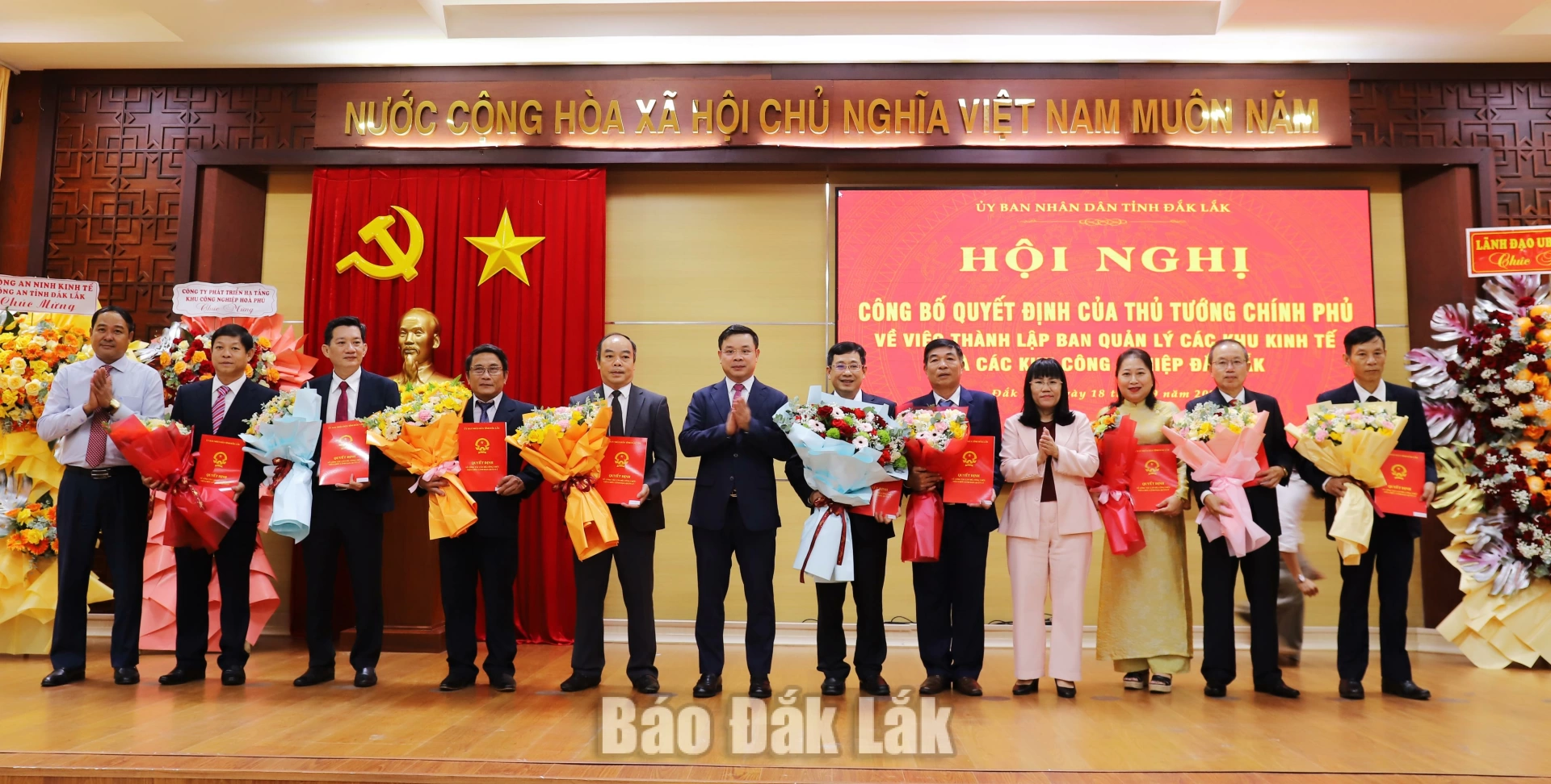 Công bố thành lập Ban Quản lý các khu kinh tế và khu công nghiệp Đắk Lắk 3 Công bố quyết định