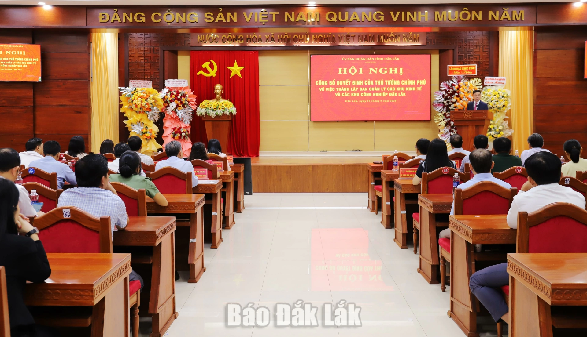 Công bố thành lập Ban Quản lý các khu kinh tế và khu công nghiệp Đắk Lắk 1 Quang cảnh Lễ công bố.