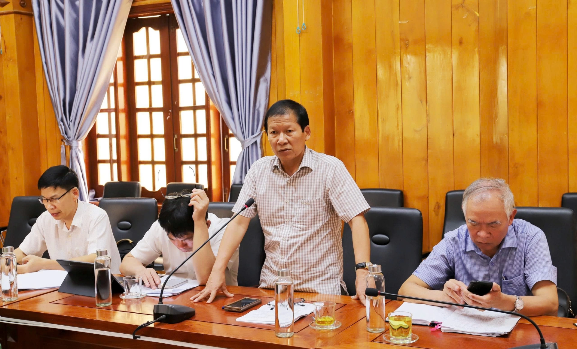 Phó Chủ tịch UBND tỉnh Đào Mỹ kiểm tra Cụm công nghiệp Ea Lê 4 Phó giám đốc Sở Công thương phát biểu tại buổi làm việc.