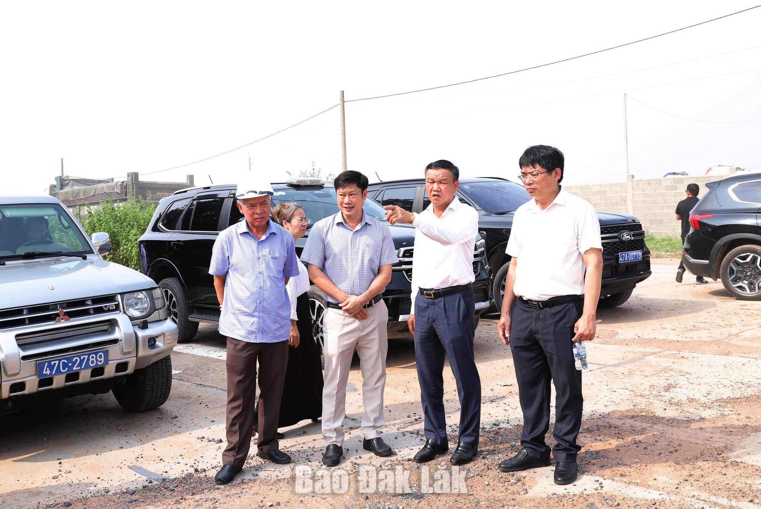 Phó Chủ tịch UBND tỉnh Đào Mỹ kiểm tra Cụm công nghiệp Ea Lê 2 Đoang công tác khảo sát các tuyến đường giao thông trong cụm công nghiệp