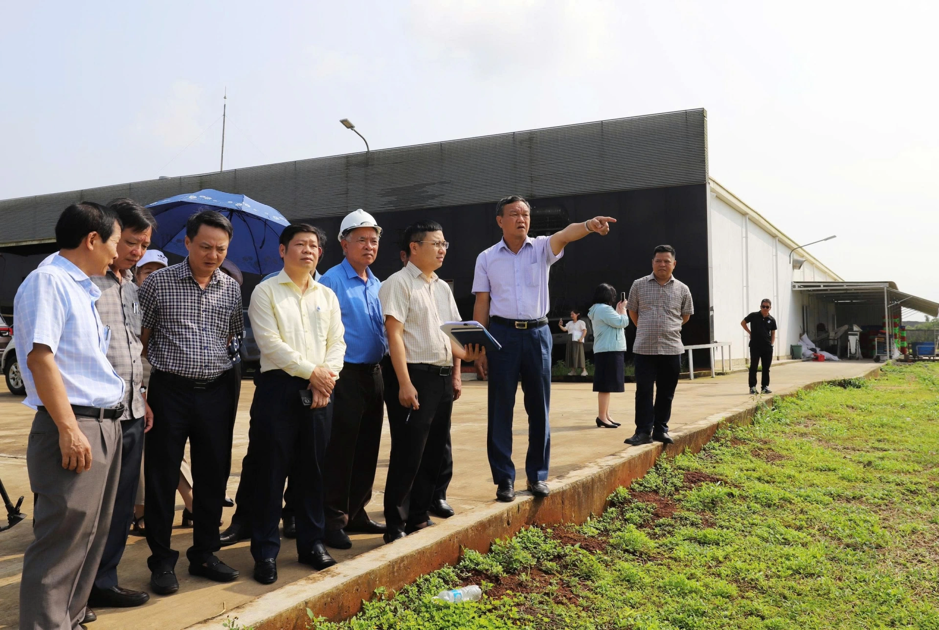 Kiểm tra công tác quản lý, vận hành Cụm công nghiệp Krông Búk 1 2 Đoàn công tác kiểm tra hoạt động tại một doanh nghiệp trong cụm công nghiệp