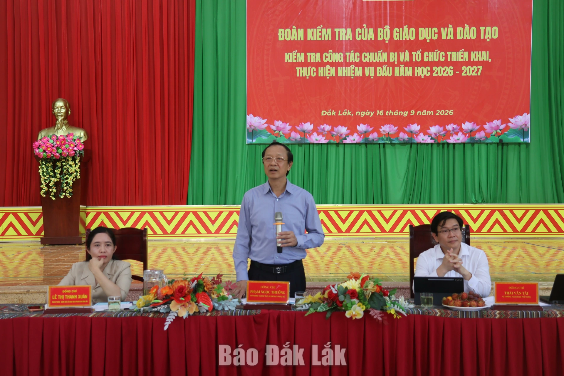 Thứ trưởng Thường trực Bộ GD&ĐT Phạm Ngọc Thưởng phát biểu tại buổi làm việc.