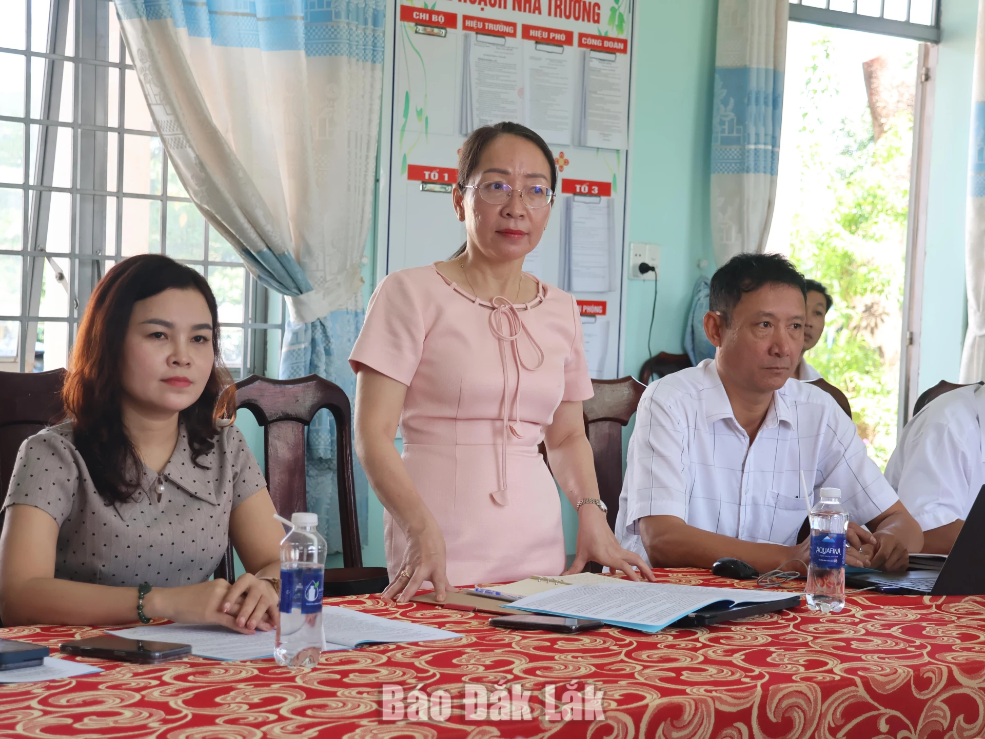 Khảo sát bữa ăn dinh dưỡng tại Trường Tiểu học và THCS Y Ngông Niê KĐăm 2 Đại diện lãnh đạo Sở GD&ĐT phát biểu tại buổi khảo sát.